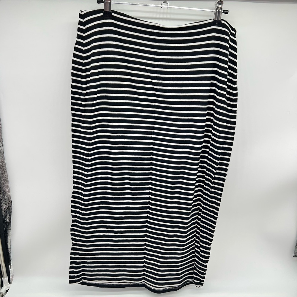 Old Navy Black and White Striped Jersey Knit Pencil Skirt-Size L